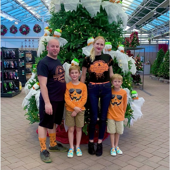 Meet your Posher, Cait - Picture 3 of 12